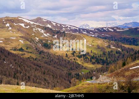 Panorama alpino dai monti Nockberge in Austria, Carinzia Foto Stock