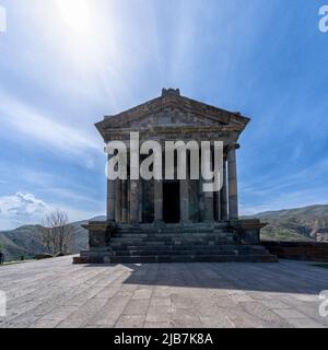 Il tempio pagano di Garni in Armenia, situato vicino al villaggio di Garni, fu distrutto durante il terremoto del 1679, ricostruito dalle rovine in tim sovietico Foto Stock