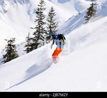 Scialpinismo nelle Alpi della Transilvania, nelle montagne di Fagaras, in Romania, in Europa Foto Stock