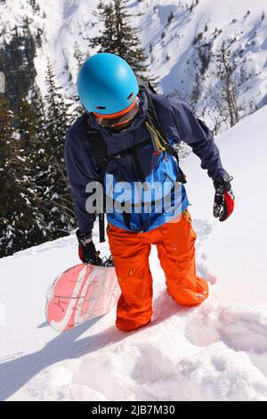 Scialpinismo nelle Alpi della Transilvania, nelle montagne di Fagaras, in Romania, in Europa Foto Stock