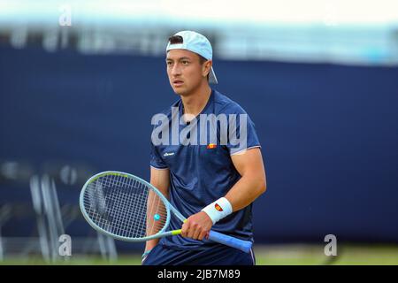 3rd giugno 2022; Surbiton Racket & amp; Fitness Club, Surbiton, Londra, Inghilterra: Torneo di tennis di Surbiton Trophy: Ryan Peniston (GBR) durante la sua partita contro otto Virtanen (fin) Foto Stock