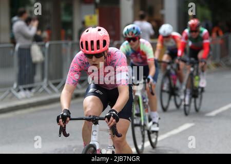 Tanja Erath di Germania del team EF Education TIBCO SVB nel 2022 RideLondon Classique Foto Stock