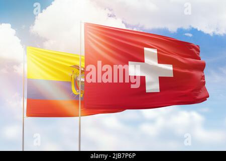 Cielo azzurro soleggiato e bandiere della svizzera e dell'ecuador Foto Stock