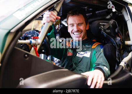 Le Mans, Francia. 03rd giugno 2022. Le Mans: 24 ore di le Mans 2022, Proton Competition (#93), Michael Fassbender (IRL) Credit: dpa/Alamy Live News Foto Stock