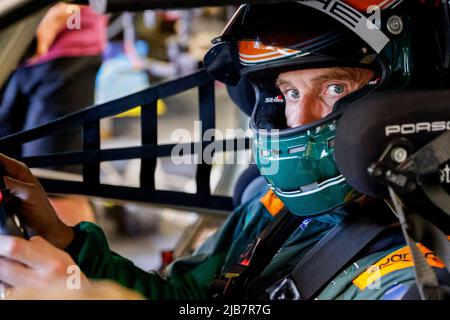 Le Mans, Francia. 03rd giugno 2022. Le Mans: 24 ore di le Mans 2022, Proton Competition (#93), Michael Fassbender (IRL) Credit: dpa/Alamy Live News Foto Stock