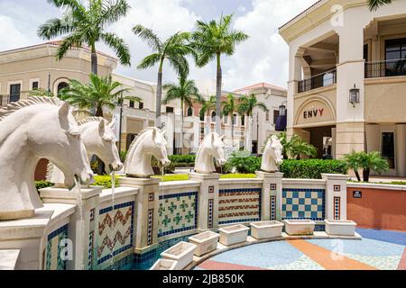 Hallandale Florida Miami, The Village at Gulfstream Park shopping, cavalli teste fontana Foto Stock