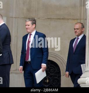 Londra, Regno Unito. 03/06/22 Sir Keir Stamer, leader del Partito Laburista e ed Davey, leader dei liberal-democratici, lascia la Cattedrale di San Paolo dopo il Platinum Jubilee Thanksgiving Service a St Pauls per la Regina Elisabetta II Foto Stock