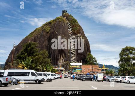 Guatape, Antioquia / Colombia - 25 maggio 2022. Grande pietra di Guatape situato nella regione più turistica di Antioquia Foto Stock