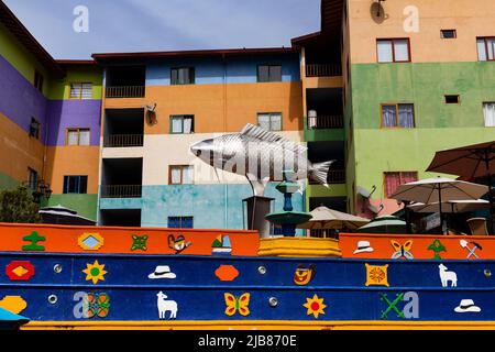Guatape, Antioquia / Colombia - 25 maggio 2022. Comune turistico della Colombia e Antioquia orientale. E' famosa per le sue case decorate con colori Foto Stock