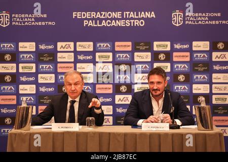 Milano, Italia. 3rd giugno 2022. Italia, Milano, 3 2022 giugno: Giovanni Petrucci (presidente FIP) durante la conferenza stampa sulla presentazione del nuovo allenatore di basket nazionale italiano al Principe di Savoia Hotel (Credit Image: © Fabrizio Andrea Bertani/Pacific Press via ZUMA Press Wire) Foto Stock