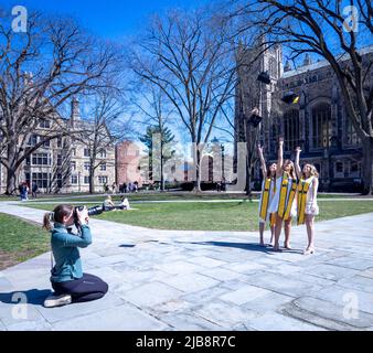 Laureati fotografati nella scuola di legge Quadrangle, Università del Michigan, Ann Arbor, Michigan, USA Foto Stock