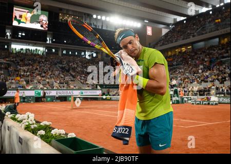 Parigi, Francia. 03rd giugno 2022. Rafael Nadal durante l'Open francese Roland Garros 2022 il 3 giugno 2022 a Parigi, Francia. Foto di Laurent Zabulon/ABACAPRESS.COM Credit: Abaca Press/Alamy Live News Foto Stock