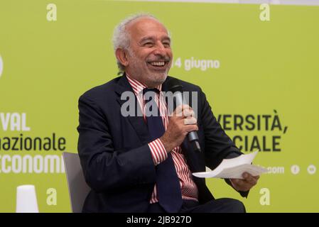 Torino, Italia. 3rd giugno 2022. Gad Eitan Lerner, giornalista e scrittore italiano di lingua libanese, ha parlato con Liliana Segre, senatrice e superstite italiana dell'Olocausto (Credit Image: © Matteo Secci/ZUMA Press Wire) Credit: ZUMA Press, Inc./Alamy Live News Foto Stock