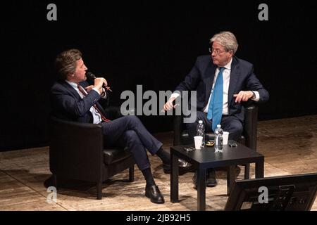 Torino, Italia. 3rd giugno 2022. Ex primo ministro italiano e commissario europeo per l'Economia Paolo Gentiloni, in un colloquio con il giornalista massimo Giannini (Credit Image: © Matteo Secci/ZUMA Press Wire) Credit: ZUMA Press, Inc./Alamy Live News Foto Stock