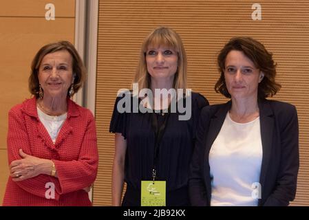 Torino, Italia. 3rd giugno 2022. Colloquio tra l’economista Elsa Fornero, Annalisa Cuzzocrea e il Ministro italiano per la Famiglia e le pari opportunità Elena Bonetti. (Credit Image: © Matteo Secci/ZUMA Press Wire) Credit: ZUMA Press, Inc./Alamy Live News Foto Stock