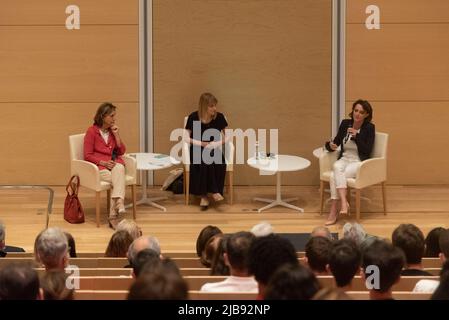 Torino, Italia. 3rd giugno 2022. Colloquio tra l’economista Elsa Fornero, Annalisa Cuzzocrea e il Ministro italiano per la Famiglia e le pari opportunità Elena Bonetti. (Credit Image: © Matteo Secci/ZUMA Press Wire) Credit: ZUMA Press, Inc./Alamy Live News Foto Stock