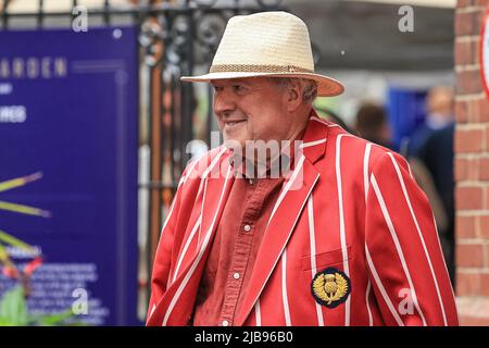 Londra, Regno Unito. 04th giugno 2022. Un gentleman vestito per l'occasione a Londra, Regno Unito il 6/4/2022. (Foto di Mark Cosgrove/News Images/Sipa USA) Credit: Sipa USA/Alamy Live News Foto Stock