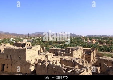 Bahla città in Oman vista dal forte Bahla Foto Stock