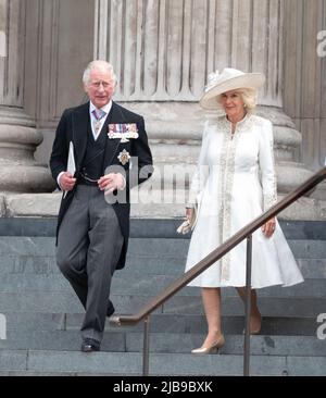 Londra, Regno Unito. 03rd giugno 2022. LONDRA, REGNO UNITO. 3 giugno 2022: Il Principe di Galles & Camilla, Duchessa di Cornovaglia, lascia il Servizio Nazionale del Ringraziamento per celebrare il Giubileo del platino di sua Maestà la Regina parte delle celebrazioni del Giubileo del platino, la Cattedrale di San Paolo. Picture Credit: Paul Smith/Alamy Live News Foto Stock