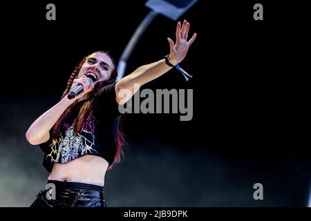 Aarhus, Danimarca. 03rd giugno 2022. Il cantante e cantautore danese MØ suona un concerto dal vivo durante il festival di musica danese Northside 2022 ad Aarhus. (Photo Credit: Gonzales Photo/Alamy Live News Foto Stock