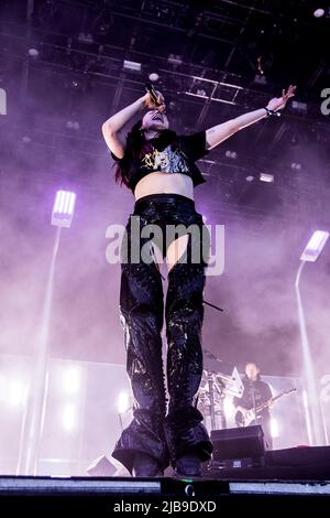 Aarhus, Danimarca. 03rd giugno 2022. Il cantante e cantautore danese MØ suona un concerto dal vivo durante il festival di musica danese Northside 2022 ad Aarhus. (Photo Credit: Gonzales Photo/Alamy Live News Foto Stock