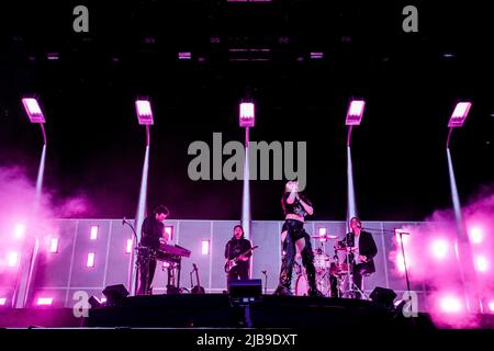 Aarhus, Danimarca. 03rd giugno 2022. Il cantante e cantautore danese MØ suona un concerto dal vivo durante il festival di musica danese Northside 2022 ad Aarhus. (Photo Credit: Gonzales Photo/Alamy Live News Foto Stock