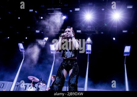 Aarhus, Danimarca. 03rd giugno 2022. Il cantante e cantautore danese MØ suona un concerto dal vivo durante il festival di musica danese Northside 2022 ad Aarhus. (Photo Credit: Gonzales Photo/Alamy Live News Foto Stock