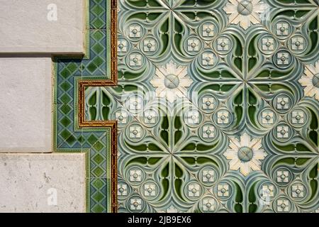 Pannello di azulejos in stile art nouveau nelle rovine della stazione ferroviaria disutilizzata di Lagos, Algarve, portogallo Foto Stock