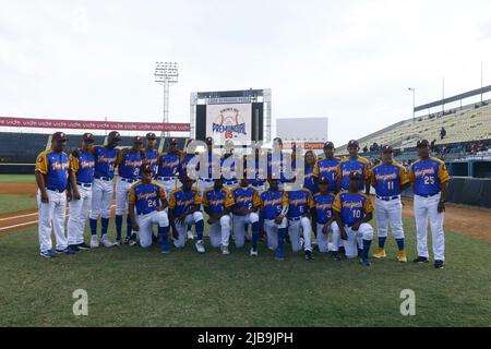 Valencia, Carabobo, Venezuela. 3rd giugno 2022. 03 giugno 2022. La squadra venezuelana che partecipa al campionato pre-mondiale di baseball U15. Partecipano anche Colombia, Panama, Porto Rico, Repubblica Dominicana e Cuba. Il campionato si svolge allo stadio Jose Perez Colmenares nella città di Valencia, stato di Carabobo, Venezuela. Foto: Juan Carlos Hernandez (Credit Image: © Juan Carlos Hernandez/ZUMA Press Wire) Foto Stock