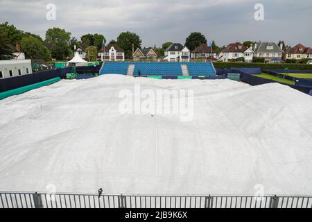 4th giugno 2022; Surbiton Racket & amp; Fitness Club, Surbiton, Londra, Inghilterra: Trofeo di Surbiton torneo di tennis: Campo di centro coperto di pioggia Foto Stock