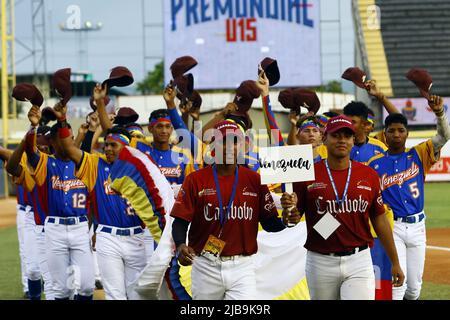 Valencia, Carabobo, Venezuela. 3rd giugno 2022. 03 giugno 2022. La squadra venezuelana che partecipa al campionato pre-mondiale di baseball U15. Partecipano anche Colombia, Panama, Porto Rico, Repubblica Dominicana e Cuba. Il campionato si svolge allo stadio Jose Perez Colmenares nella città di Valencia, stato di Carabobo, Venezuela. Foto: Juan Carlos Hernandez (Credit Image: © Juan Carlos Hernandez/ZUMA Press Wire) Foto Stock
