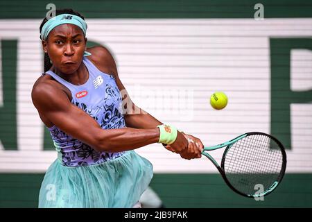 Parigi, Francia, Francia. 4th giugno 2022. Coco GAUFF degli Stati Uniti durante il giorno quattordici di Roland-Garros 2022, French Open 2022, torneo di tennis Grand Slam allo stadio Roland-Garros il 04 giugno 2022 a Parigi, Francia. (Credit Image: © Matthieu Mirville/ZUMA Press Wire) Foto Stock