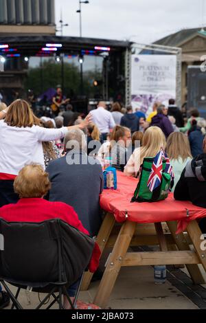 Derby, UK, 04/06/2022, decorazioni e feste di strada possono essere viste a Derby per celebrare il Giubileo del platino del Queens Foto Stock