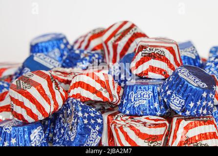 Coppe in miniatura Reese, edizione speciale bandiera americana, coppe di burro di arachidi Reeses. Foto Stock