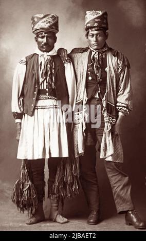 Florida Seminole Indians Billy Bowleg III (a sinistra) e Wilson Tiger (a destra), c1915. Foto Stock