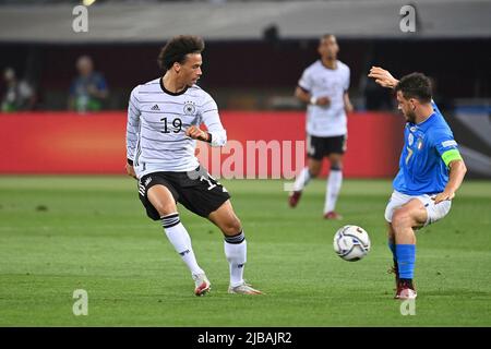 Bologna, Italia. 04th giugno 2022. Leroy SANE (GER), azione, duelli contro Alessandro FLORENZI (ITA). Calcio UEFA Nations League, fase di gruppo 1.matchday Italia (ITA) - Germania (GER), il 4th giugno 2022, Renato Dall `Ara Stadium Bologna Credit: dpa/Alamy Live News Foto Stock