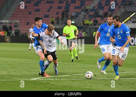 Bologna, Italia. 04th giugno 2022. Alessandro BASTONI (ITA), azione, duelli contro Timo WERNER (GER), calcio UEFA Nations League, fase di gruppo 1.matchday Italia (ITA) - Germania (GER), su 04,06 Credit: dpa/Alamy Live News Foto Stock