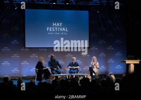 Hay-on-Wye, Galles, Regno Unito. 4th giugno 2022. Lady Hale, Helena Kennedy e Leslie Thomas in conversazione con Georgina Godwin al Festival Hay 2022, Galles. Credit: Sam Hardwick/Alamy. Foto Stock