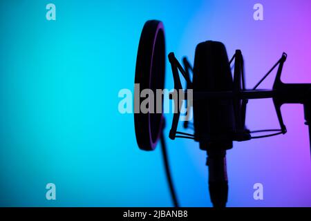 Microfono cardioide a diaframma grande in studio VoiceOver in studi professionali di registrazione vocale. Foto Stock