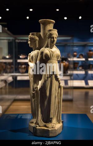 Leiden, Paesi Bassi - 07 AGO 2021: Scultura Hecate Epiyrgidia della dea Hecate, in marmo dello scultore Alcamenes di Atene, Grecia. Foto Stock