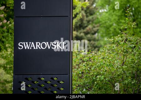 Gdansk, Polonia - MAGGIO 22 2022. Logo Swarovski Store, produttore austriaco di cristallo, vetro al piombo. Swarovski è un designer, produttore e rivenditore di je Foto Stock