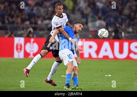 Bologna, Italia. 04th giugno 2022. Thilo KEHRER (GER), azione, duelli contro Lorenzo PELLEGRINI (ITA), calcio UEFA Nations League, fase di gruppo 1.matchday Italy (ITA) - Germany (GER) 1-1, il 4th giugno 2022, Renato dall'Ara Stadium Credit Bologna: dpa/Alamy Live News Foto Stock