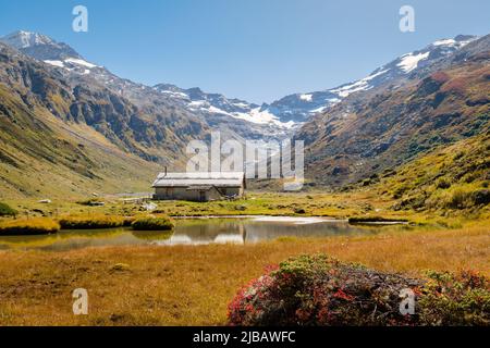 La Val Fex (Engadina, Svizzera) parte fuori Sils Maria e termina al ghiacciaio Fex, circondato dal Piz Tremoggia, Chapütschin, Fora e Güz. Foto Stock