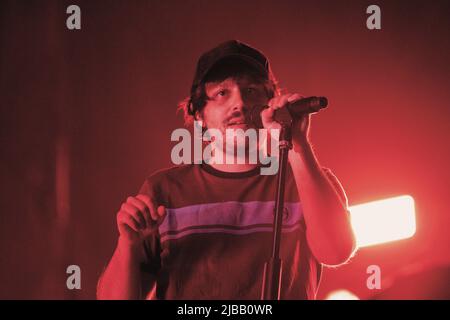 Edoardo D'Erme meglio noto come Calcutta si esibisce sul palco per Rock a Roma all'Ippodromo delle Capannelle di Roma. Foto Stock