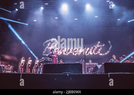 Edoardo D'Erme meglio noto come Calcutta si esibisce sul palco per Rock a Roma all'Ippodromo delle Capannelle di Roma. Foto Stock