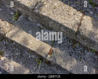 Antica scala in pietra fatta di grandi blocchi di pietra. Foto Stock