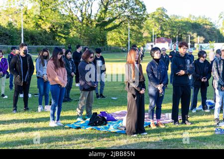Una veglia è stata tenuta in rebranza di coloro che sono stati uccisi dal Partito Comunista Cinese nel 1989 in Piazza Tiananmen a Pechino. 330 persone hanno partecipato a questa veglia a Edimburgo. Foto Stock