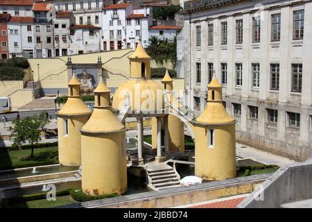 Chiostro di Manga, noto anche come Jardim da Manga, opera architettonica rinascimentale con fontane, risale al 1528, Coimbra, Portogallo Foto Stock