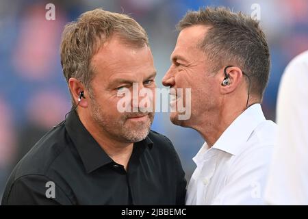 Bologna, Italia. 04th giugno 2022. Bundescoach Hans Dieter Hansi FLICK (GER) con Lothar MATTHAEUS Soccer UEFA Nations League, fase di gruppo 1st giorno di incontro Italia (ITA) - Germania (GER) 1-1, il 4th giugno 2022, Renato Dall `Ara Stadium Bologna Credit: dpa/Alamy Live News Foto Stock