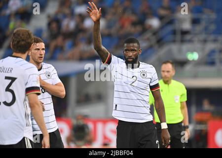 Bologna, Italia. 04th giugno 2022. Antonio RUEDIGER (GER), gesto, dà istruzioni, azione. Football UEFA Nations League, fase di gruppo 1.matchday Italy (ITA) - Germany (GER) 1-1, on June 4th, 2022, Renato Dall `Ara Stadium Bologna Credit: dpa/Alamy Live News Foto Stock